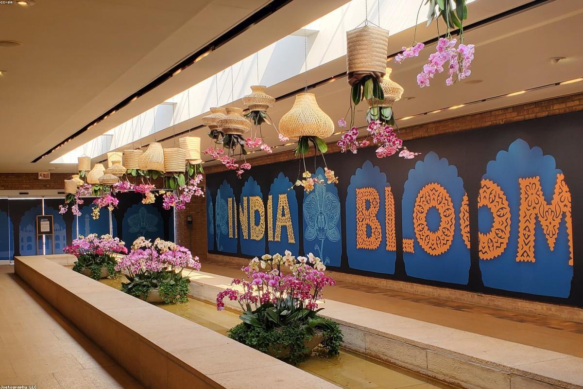 Décor de scénographie installé sur un plateau avant la représentation
